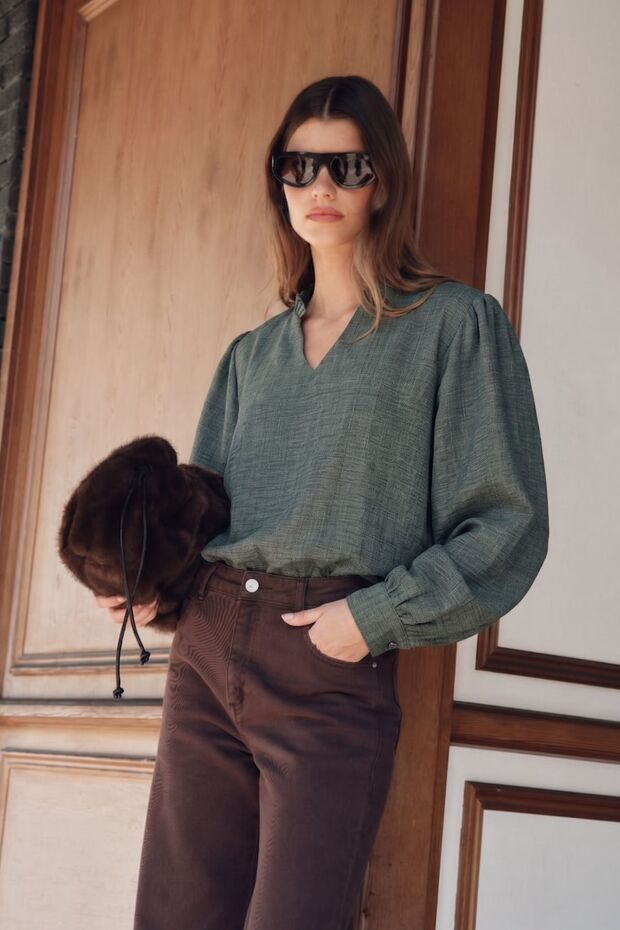 Women's Emerald V-Neck Collar Pleated Detailed Elastic Waist Cuffed Blouse Arm-26K001020