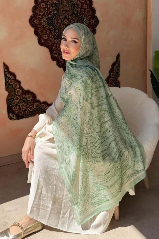 شال باريس الأخضر