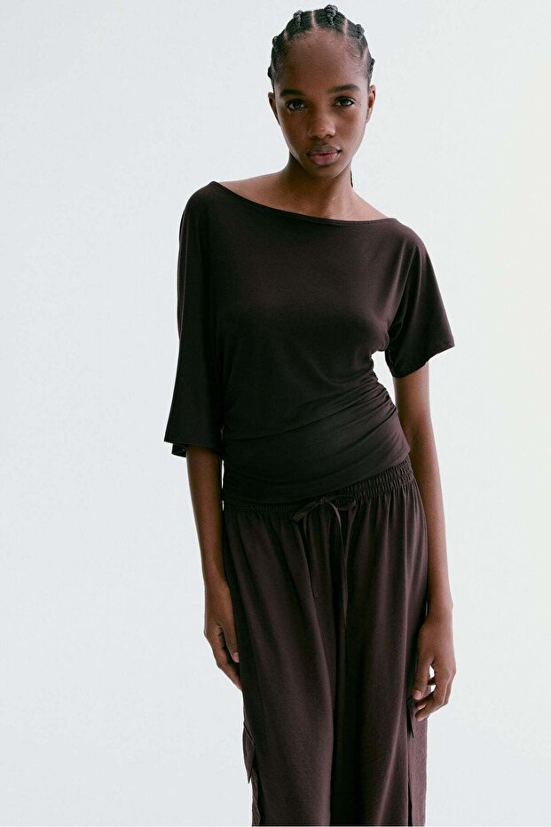 One-shoulder top
