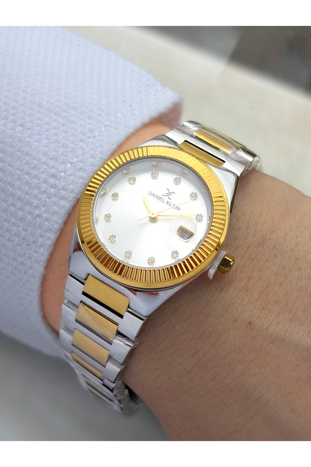 Premium Calendar Women's Wristwatch