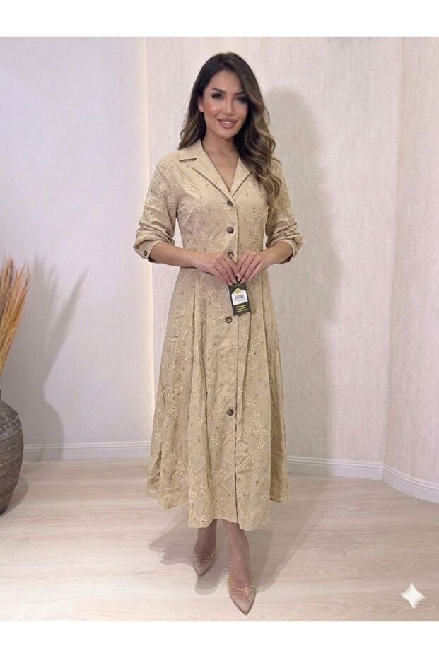 فستان بلون بتطريز نقوش مميزه