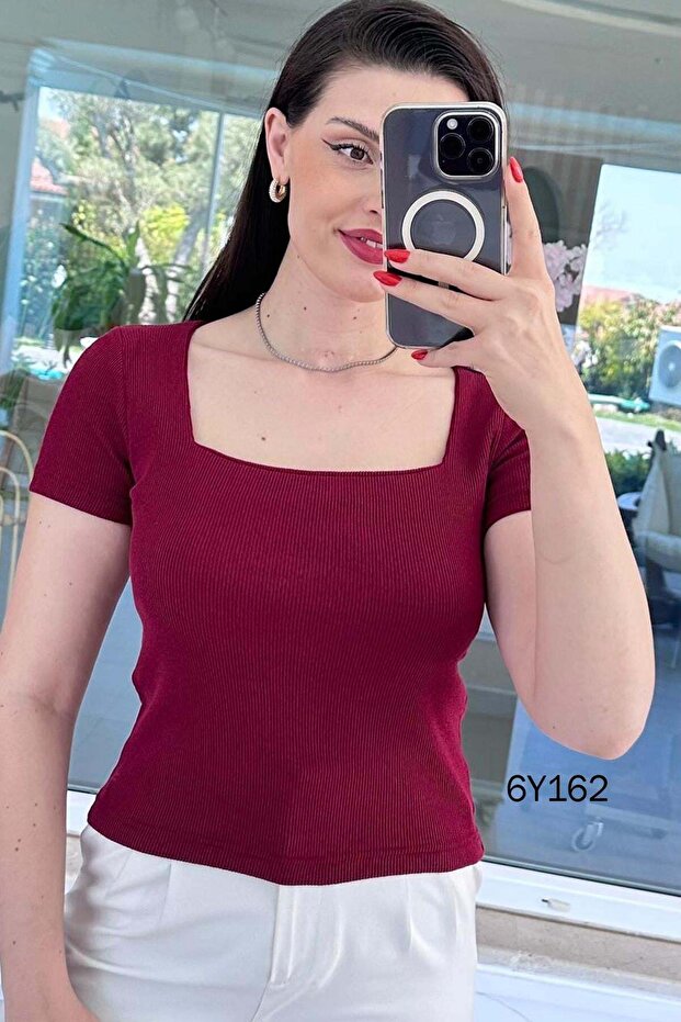 تيشيرت قصير بياقة مربعة 6y162