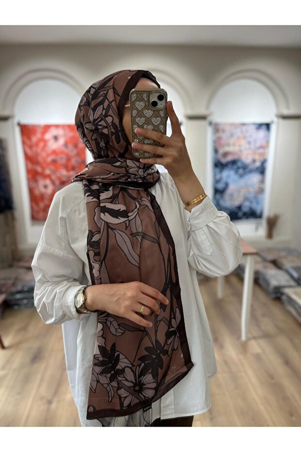 شال لونيرا ناعم بنقشة مميزة - لون بني