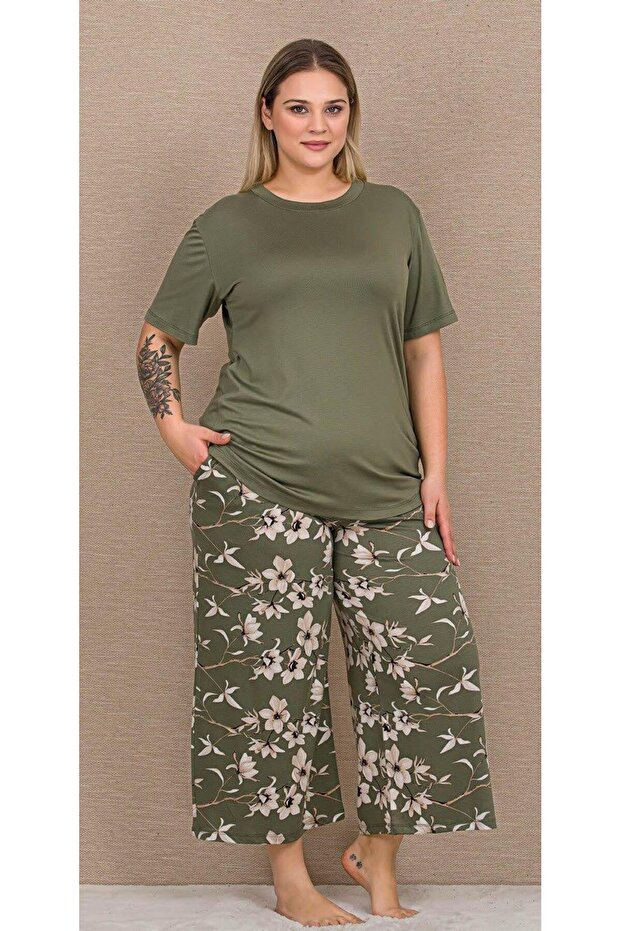 Short Sleeve Capri Floral Plus Size Women's Pajama Set