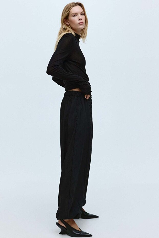 Balloon-leg trousers