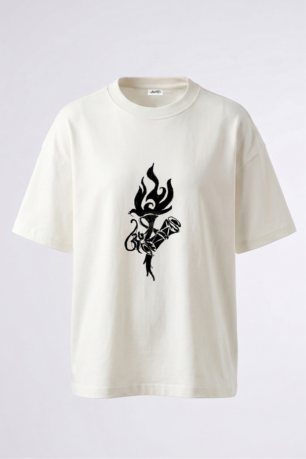 تي شيرت Om Flame Trishula Design مطبوع من الخلف مصنوع من القطن باللون الأبيض مقاس كبير