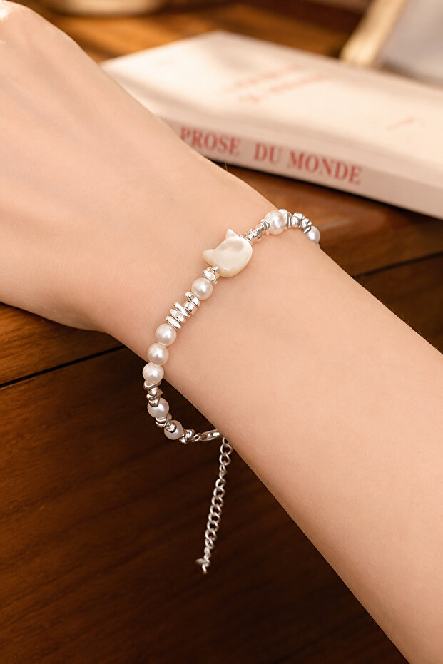 Silver Color Adjustable Bracelet with Cat Figure