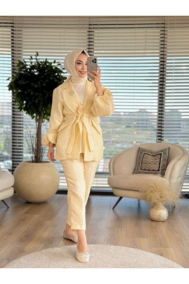 1172 بدلة ذات أكمام مطاطية باللون الأصفر