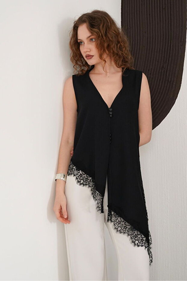 Zero Sleeve Hem Lace V-Neck Blouse - Black | D2993