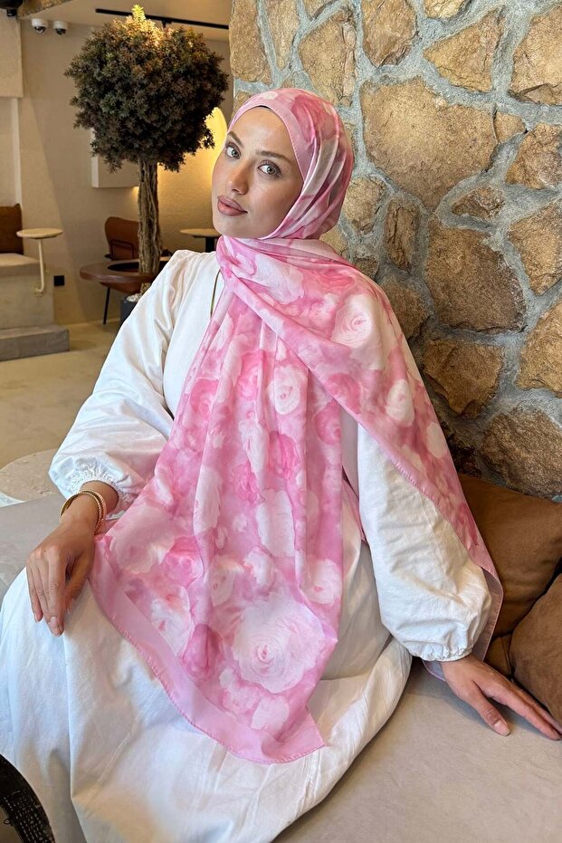 شال لارا ناعم بنمط زهور نباتية باللون الوردي السكري