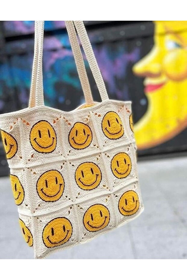 حقيبة نسائية محبوكة يدويًا