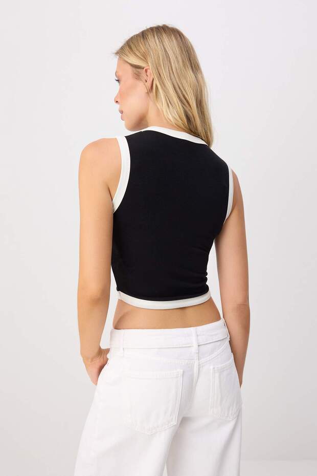 Siyah Fitted/Vücuda Oturan Kolsuz Biyeli Super Crop Yumuşak Örme Atlet TWOSS26AL00118 - 4