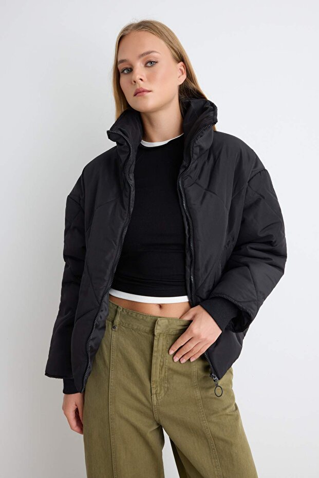 Siyah Oversize Kalıp Su İtici Şişme Kapitone Mont TWOAW24MO00146 - 3