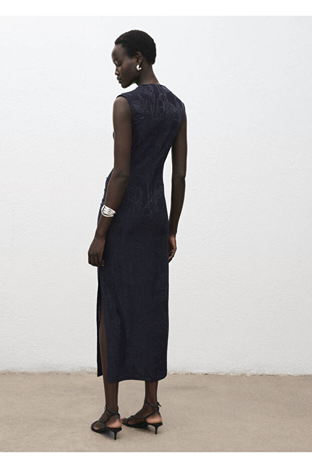 Drape yaka işlemeli elbise - 4