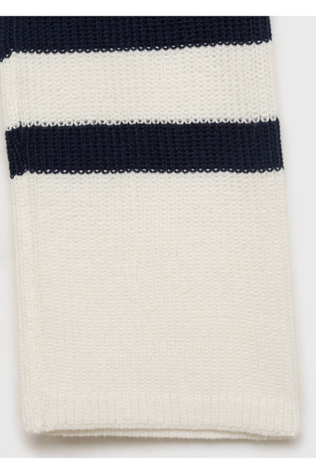 Gestreifter Strickpullover - 4