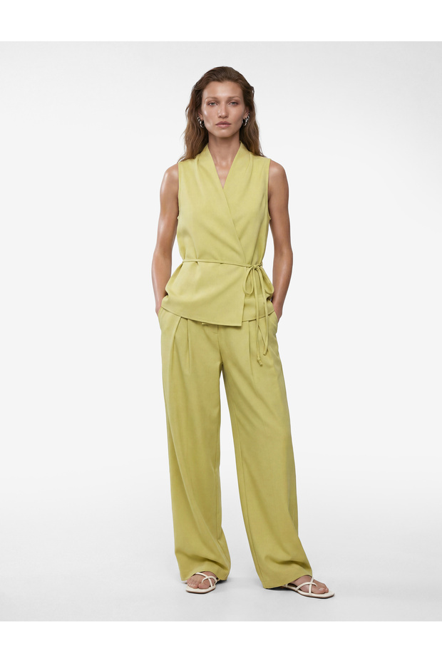 X Melis Ağazat - Wide Leg Fabric Trousers with Pockets, Linen Blend, and Pleated Detail