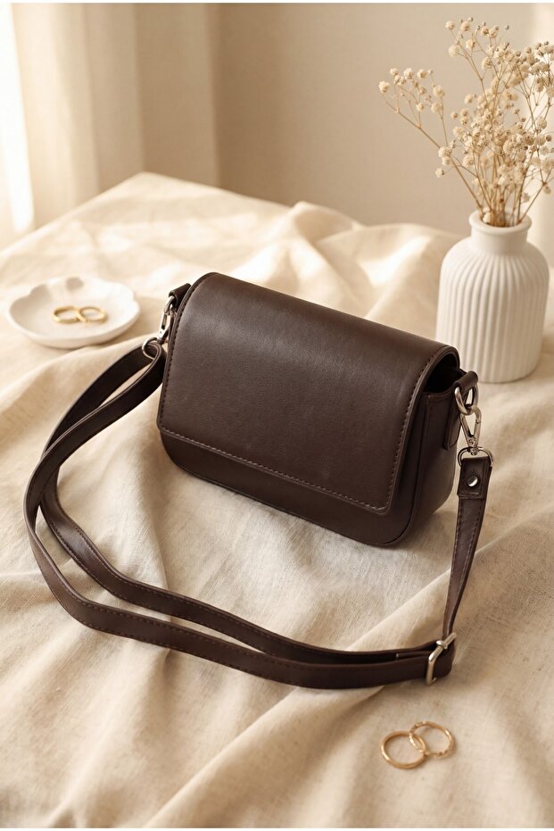 Minimalist Magnetic Flap Strap Crossbody Bag - Dark Brown