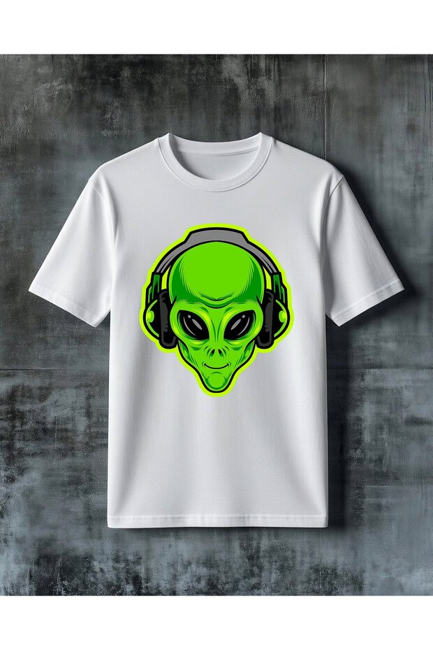 تي شيرت كبير الحجم مطبوع عليه سماعات أذن فضائية