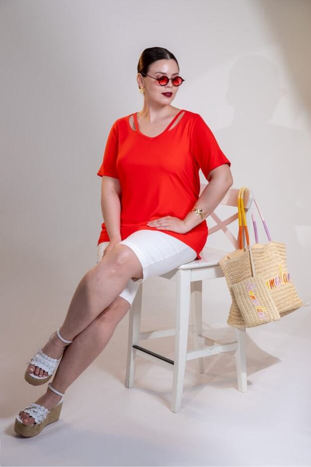 Women's Plus Size V-Neck Detailed Blouse