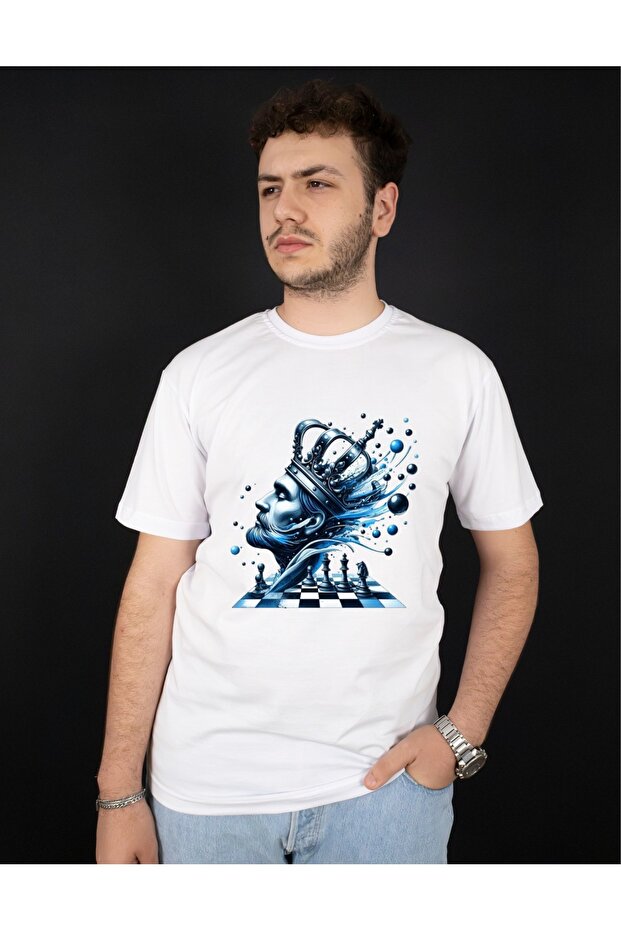 King Chess Themed Design Unisex White T-Shirt – Modern Print with Watercolor Effect – Regular Fit Stylish T-Shirt