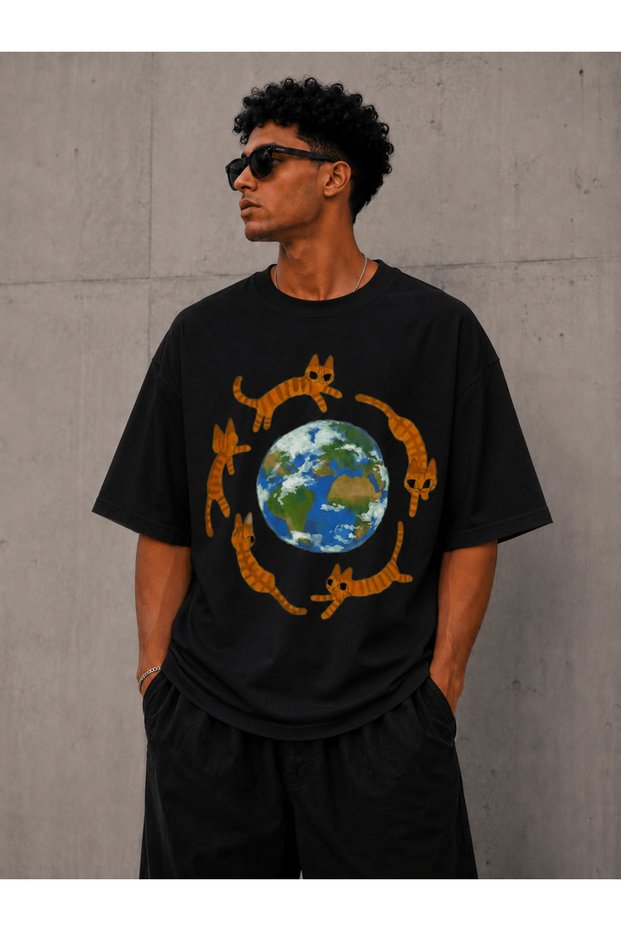 World and Cats Oversized Unisex T-Shirt – Cat Planet Graphic Printed T-Shirt