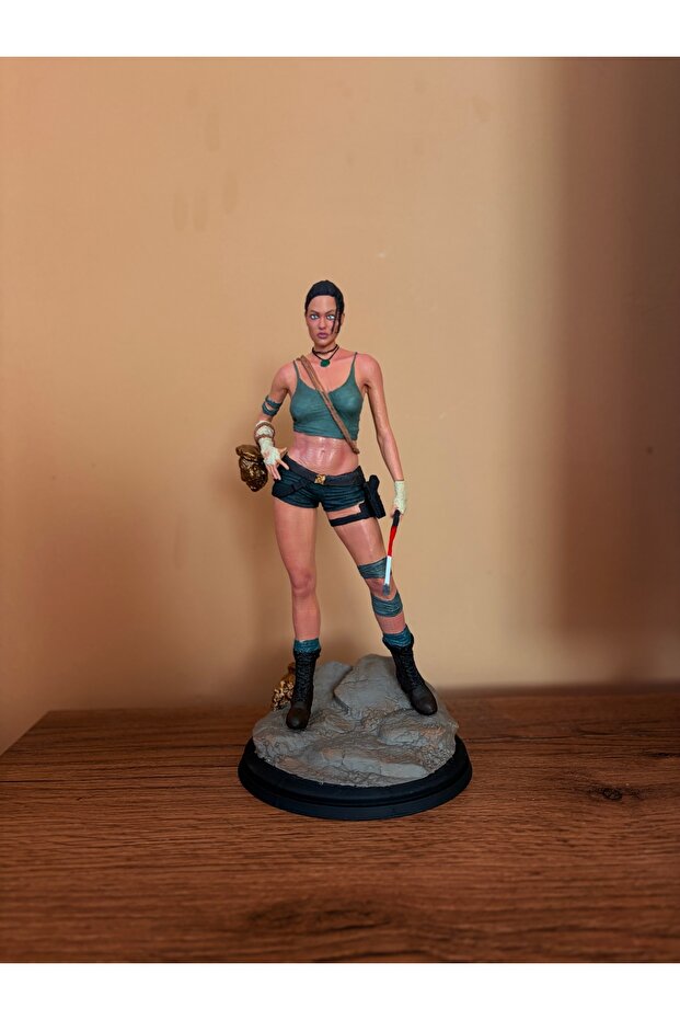 Lara croft 25 cm