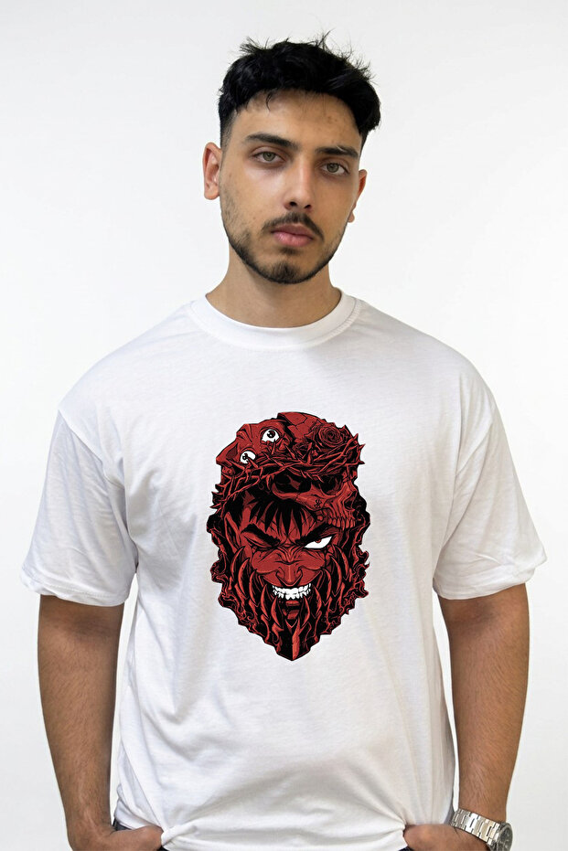 تي شيرت أبيض كبير الحجم مطبوع بتصميم Guts Behelit