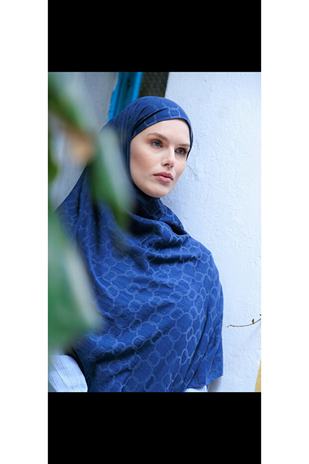 شال دبي العضوي بلون النيلي