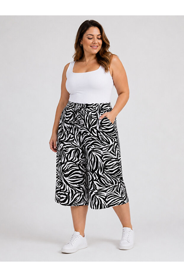 Women's Plus Size Woven Fabric Pocket Detailed Thin Summer Capri Shorts
