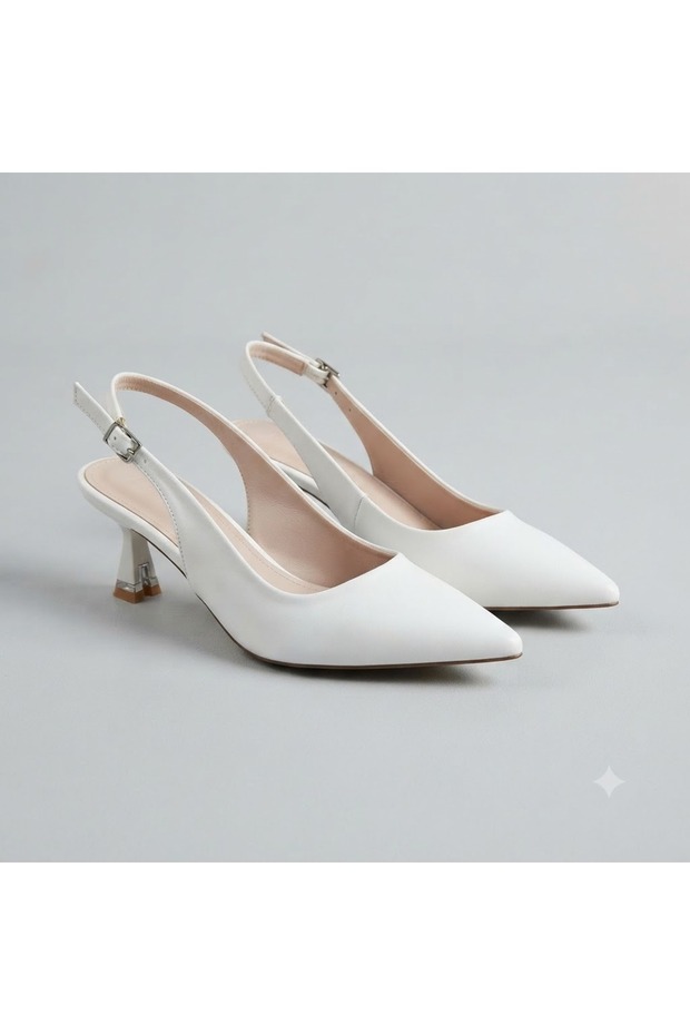 (Park Moda) Closed Toe Low Heeled Women's Shoes White