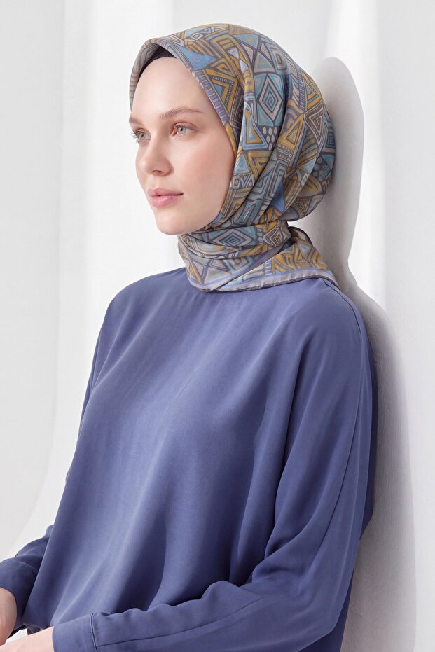 Soft Scarf Geometric Smoked