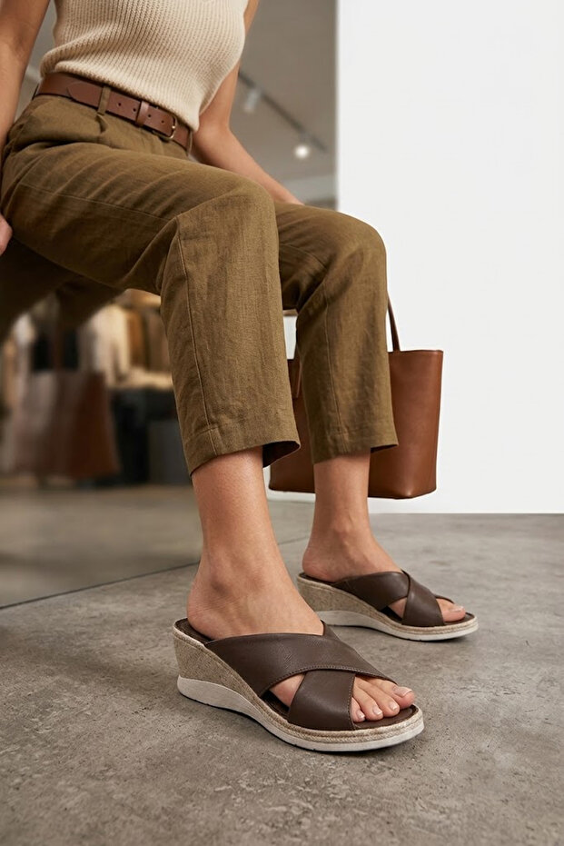 2506 Brown Genuine Leather Women's Slippers