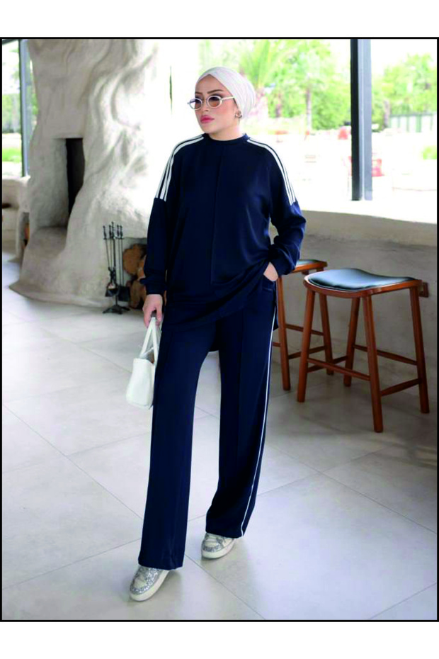 Women's Striped Long Sleeve Relaxed Fit Two-Piece Set Model 546