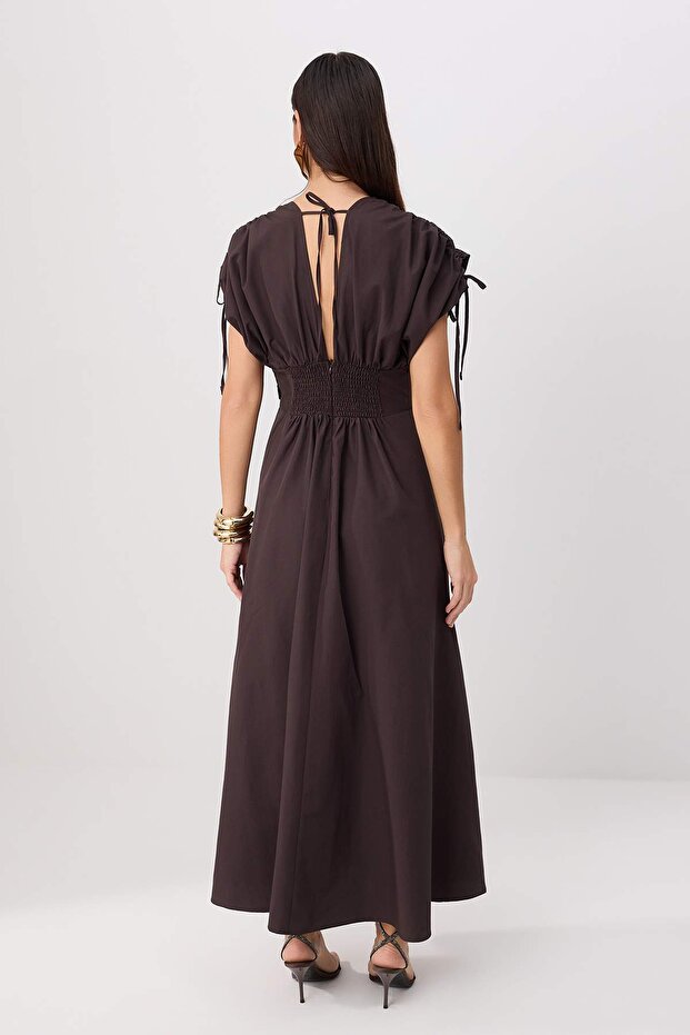 Kahverengi Çiçek Aplike Detaylı Dokuma Poplin Kumaş Maxi Elbise TPRSS24EL00282 - 4
