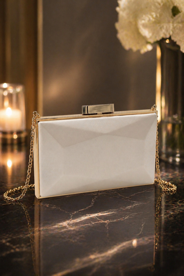 Women's Stylish Satin Fabric Evening Dress Bag with Chain Strap and Metal Detail, Evening Event Bag