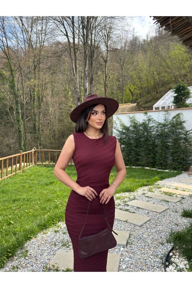 Stylish Polyviscose Dress with Gathered Sides and Slit at the Back