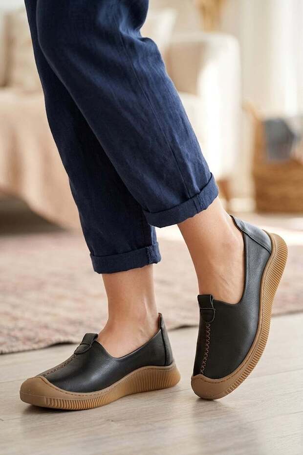 26By260.700C Women's Genuine Leather Casual Shoes Black