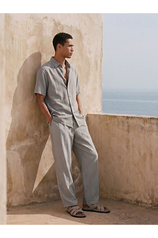 Esvab • Modern & Distinctive Standard Fit Men's Textured Pleated Trousers