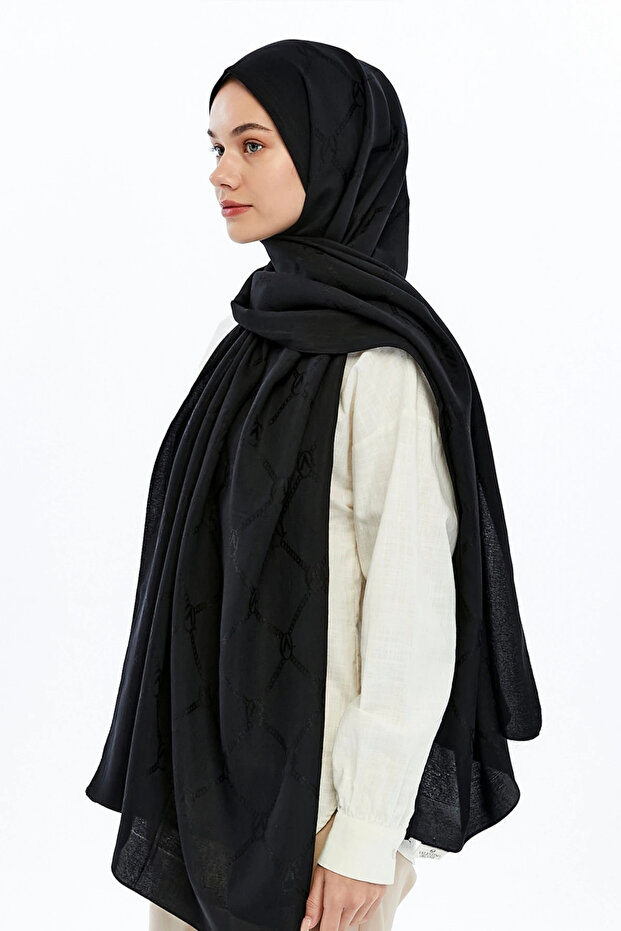 شال بنمط مونوغرام من سلسلة أليا