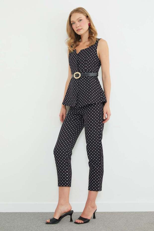 2-Piece Set with Polka Dot Belt and Detailed Vest