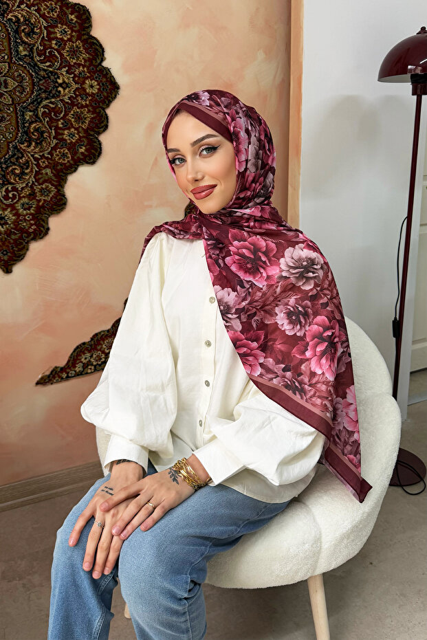 شال ناعم منقوش بنقشة الفاوانيا بلون أكوا
