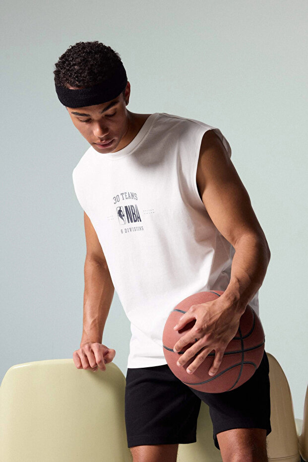 G0909AXER105 قميص رياضي مطبوع عليه علامة NBA Wordmark مقاس كبير من إكرو
