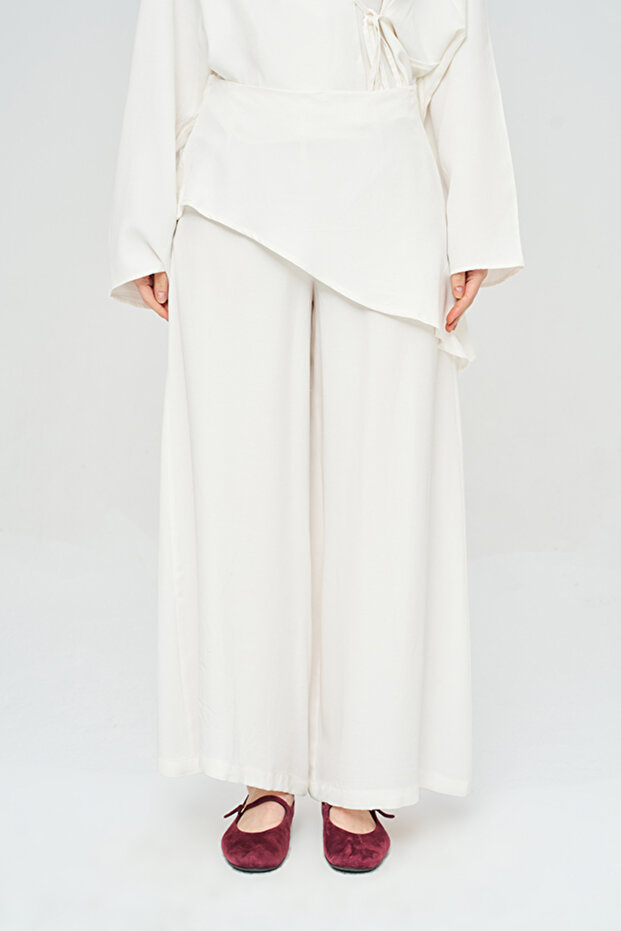 Women's Asymmetrical Waist Detailed Solid Color Wide Leg Pants