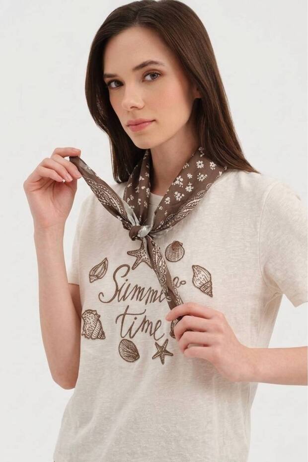Women's Two-Piece Short Sleeve Design Tshirt with Detachable Shawl Detail