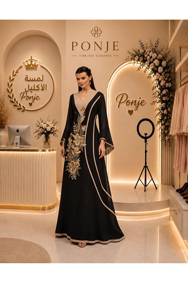 جلابيه فاخر باللون الكحلي العميق