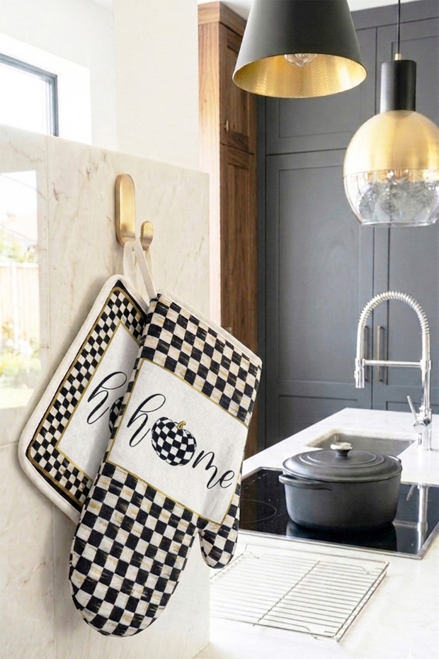 2-Piece Kitchen Glove Set Mackenzie Checkerboard Pattern Heat Insulated Oven Pot Tray Holder Set