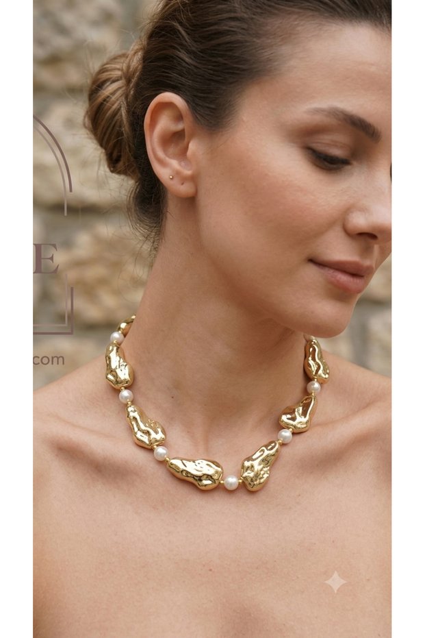 Women's Gold Amorphous Metal and Pearl Detailed Design Necklace