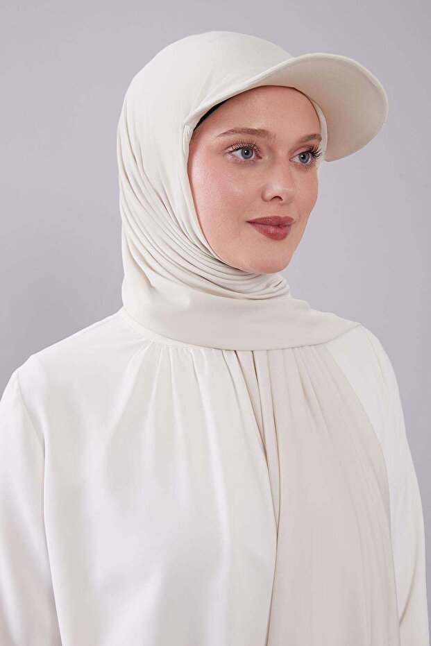 شال بيج عملي مع قبعة