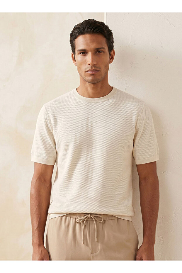 Crew Neck Popcorn Textured T-shirt