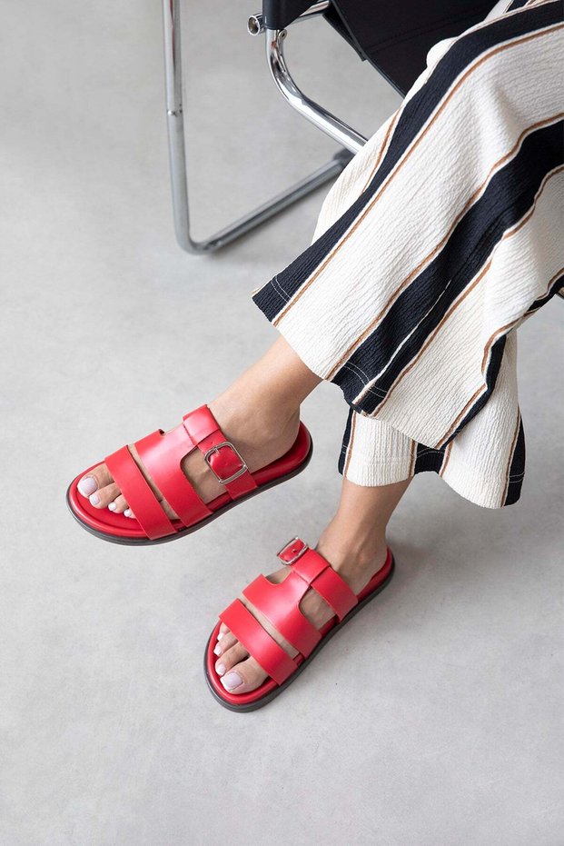 Toff Women's Buckle Detail Daily Comfort Slippers Red
